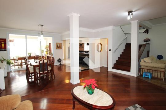 Sala de casa à venda com 4 quartos, 280m² em Jardim Guanca, São Paulo