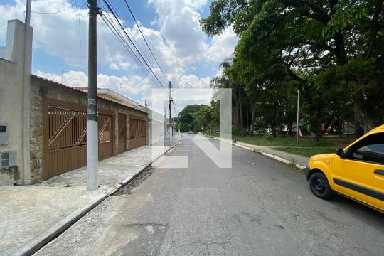 Vista da Rua de casa à venda com 4 quartos, 280m² em Jardim Guanca, São Paulo