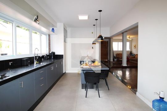 Cozinha de casa à venda com 4 quartos, 280m² em Jardim Guanca, São Paulo
