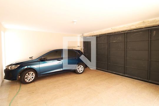 Garagem de casa à venda com 4 quartos, 280m² em Jardim Guanca, São Paulo