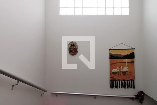 Escada de casa à venda com 4 quartos, 280m² em Jardim Guanca, São Paulo