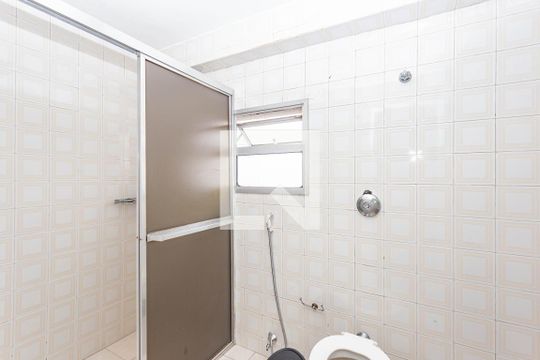 Banheiro de apartamento para alugar com 1 quarto, 48m² em Aclimação, São Paulo