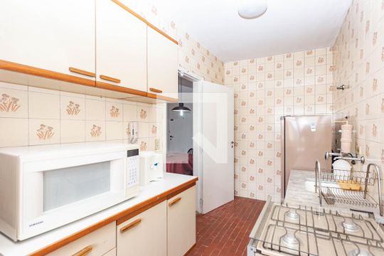 Cozinha de apartamento para alugar com 1 quarto, 48m² em Aclimação, São Paulo
