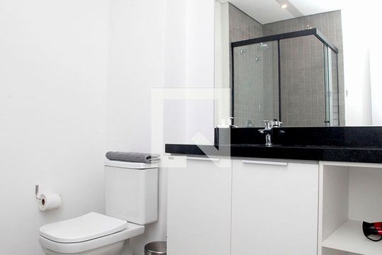 Banheiro de kitnet/studio para alugar com 1 quarto, 24m² em Centro Histórico, Porto Alegre