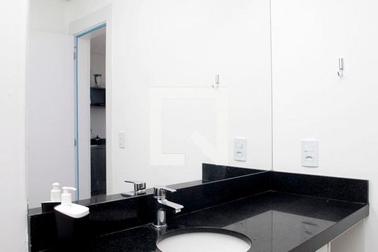 Banheiro de kitnet/studio para alugar com 1 quarto, 24m² em Centro Histórico, Porto Alegre
