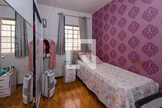 Quarto 1 de casa à venda com 3 quartos, 217m² em Cinquentenario, Belo Horizonte