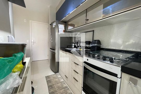 Cozinha de apartamento para alugar com 2 quartos, 42m² em Parque Pinheiros, São Paulo