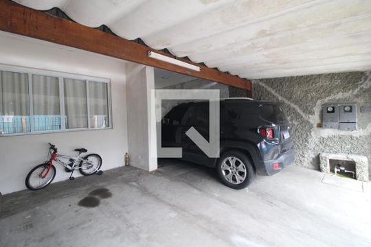 Garagem de casa à venda com 3 quartos, 180m² em Vila Gea, São Paulo