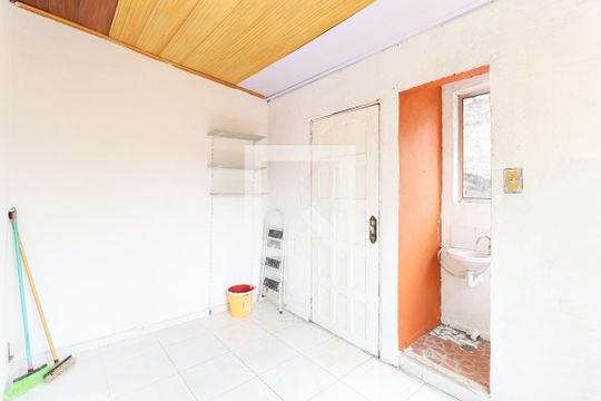 Quarto de Serviço de casa para alugar com 2 quartos, 70m² em Vila Albertina, São Paulo