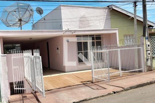 Fachada de casa à venda com 2 quartos, 200m² em Jardim Pacaembu, Jundiaí