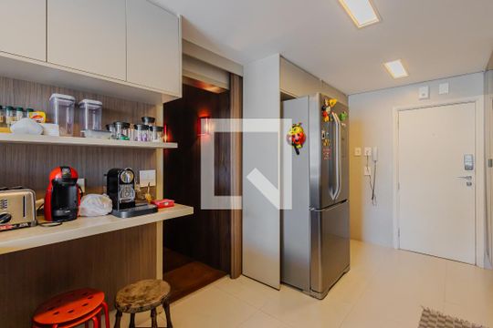 Cozinha de apartamento à venda com 3 quartos, 270m² em Jardim Paulista, São Paulo