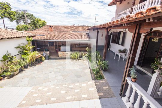 Quintal e espaço gourmet de casa para alugar com 2 quartos, 141m² em Alípio de Melo, Belo Horizonte