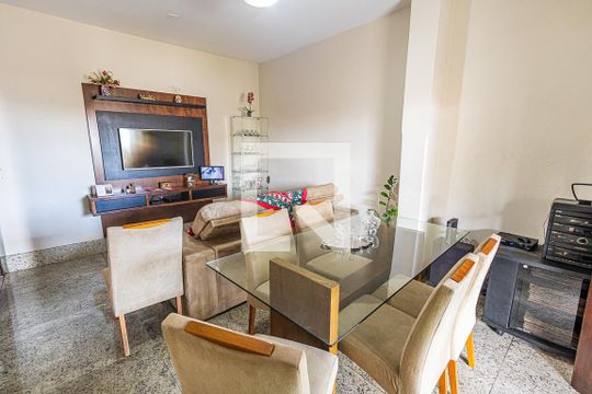 Sala de casa para alugar com 2 quartos, 141m² em Alípio de Melo, Belo Horizonte