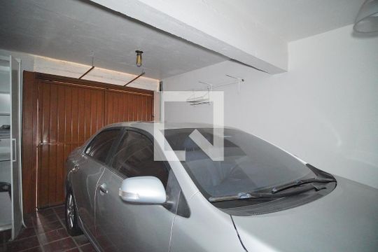 Garagem - Uma Vaga de casa à venda com 1 quarto, 145m² em Higienópolis, Porto Alegre