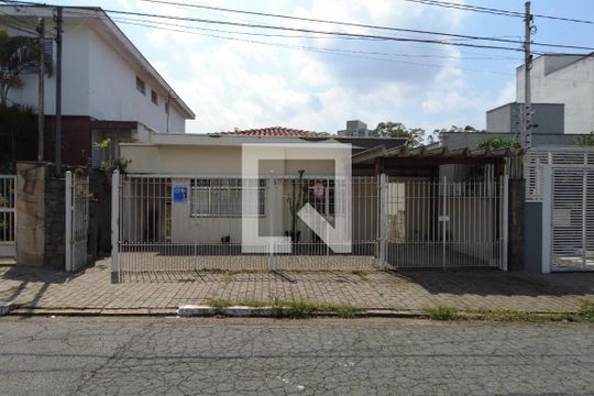 Fachada de casa à venda com 3 quartos, 300m² em Bosque da Saúde, São Paulo