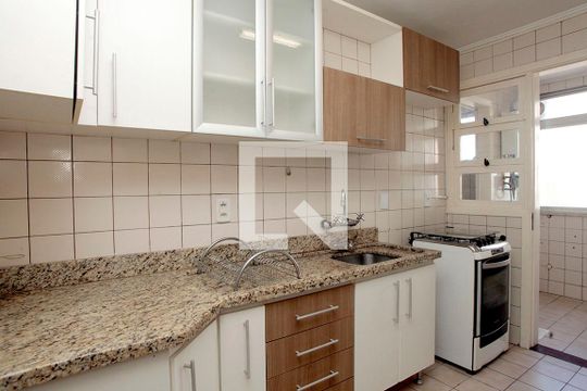Cozinha de apartamento à venda com 2 quartos, 68m² em Santana, Porto Alegre
