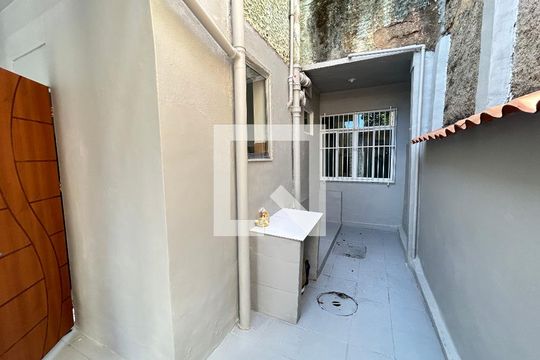 Quintal de apartamento à venda com 1 quarto, 40m² em Engenho de Dentro, Rio de Janeiro