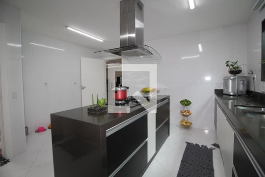 Cozinha de casa de condomínio à venda com 4 quartos, 560m² em Jacarepaguá, Rio de Janeiro