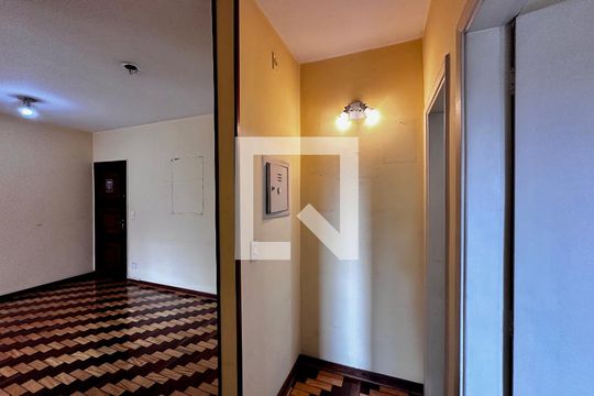 Corredor Quartos de apartamento à venda com 2 quartos, 92m² em Santo Amaro, São Paulo