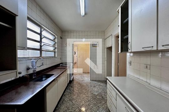 Cozinha de apartamento à venda com 2 quartos, 92m² em Santo Amaro, São Paulo