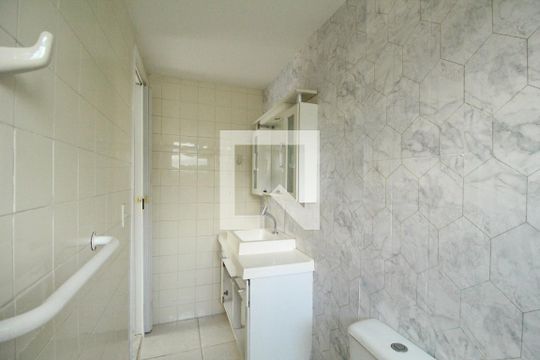 Banheiro de apartamento para alugar com 2 quartos, 69m² em Taquara, Rio de Janeiro