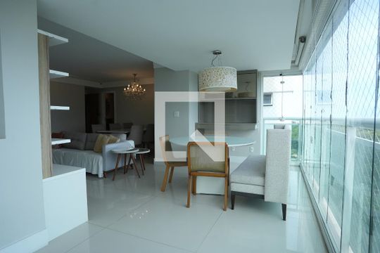 Apartamento para alugar com 5 quartos, 146m² em Jaguaribe, Salvador