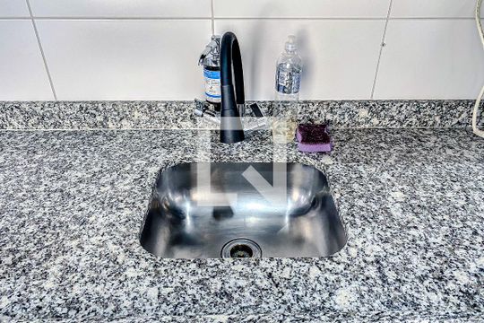 Cozinha de apartamento para alugar com 1 quarto, 40m² em Brás, São Paulo