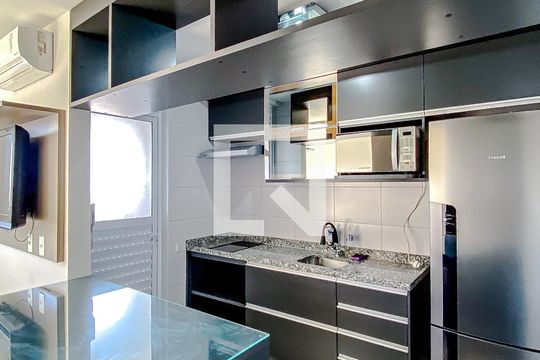 Cozinha de apartamento para alugar com 1 quarto, 40m² em Brás, São Paulo