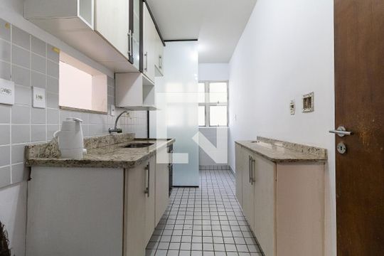 Cozinha de apartamento à venda com 2 quartos, 57m² em Parque Bristol, São Paulo