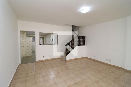 Sala de casa de condomínio à venda com 4 quartos, 200m² em Portuguesa, Rio de Janeiro
