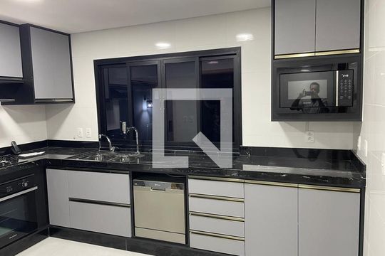 Cozinha de casa de condomínio à venda com 3 quartos, 320m² em Chácara Morada Mediterrânea, Jundiaí