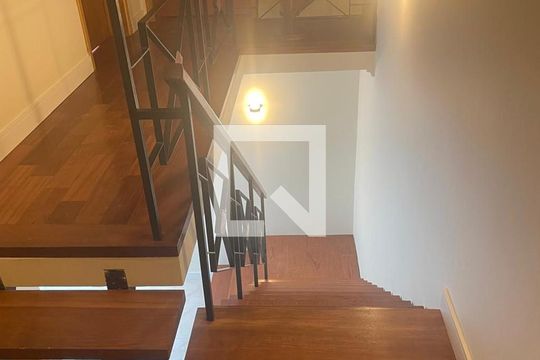 Escada de casa de condomínio à venda com 3 quartos, 320m² em Chácara Morada Mediterrânea, Jundiaí