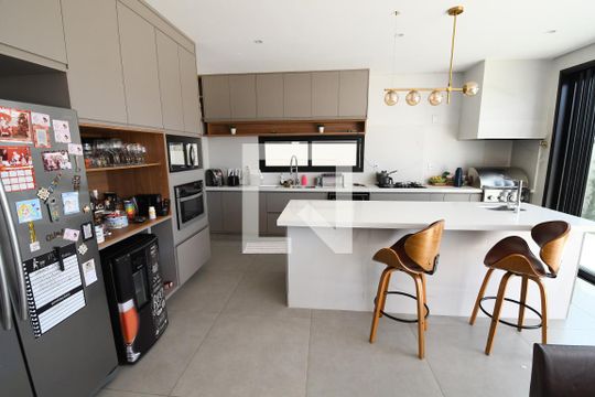 Cozinha de casa de condomínio à venda com 4 quartos, 265m² em Residencial Parque dos Alecrins, Campinas