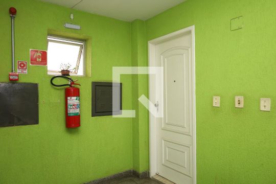Área comum - Saguão do andar de apartamento para alugar com 2 quartos, 45m² em Vila Jacuí, São Paulo