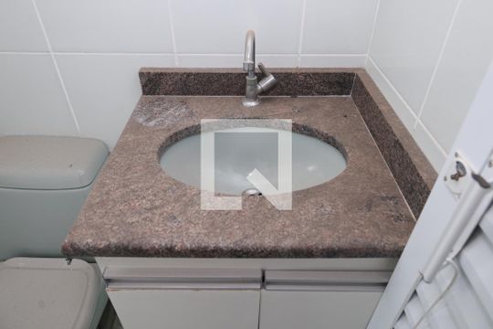 Banheiro de apartamento para alugar com 2 quartos, 45m² em Vila Jacuí, São Paulo