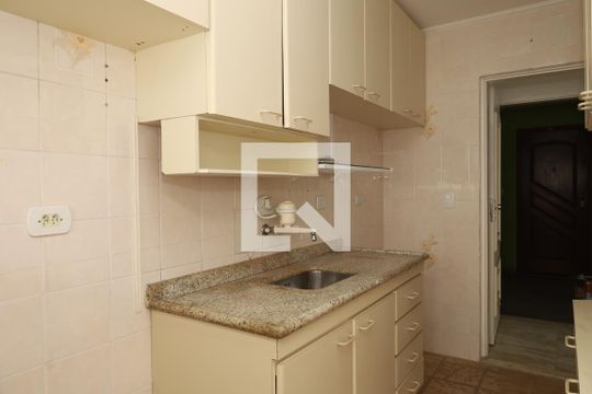 Cozinha de apartamento para alugar com 2 quartos, 45m² em Vila Jacuí, São Paulo