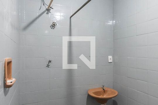 Banheiro de casa para alugar com 2 quartos, 70m² em São Francisco Xavier, Rio de Janeiro