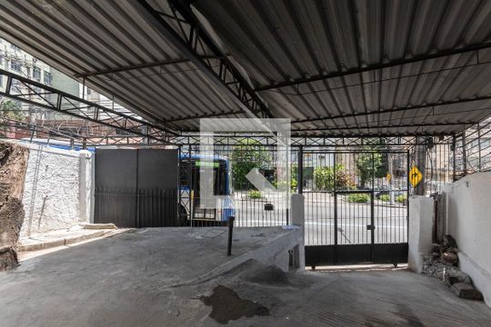 Garagem de casa para alugar com 2 quartos, 70m² em São Francisco Xavier, Rio de Janeiro