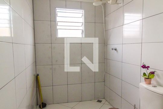 Banheiro de Serviço de casa à venda com 3 quartos, 125m² em Conjunto Residencial José Bonifácio, São Paulo