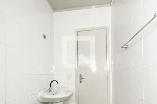 Banheiro de apartamento para alugar com 1 quarto, 63m² em São José, São Leopoldo