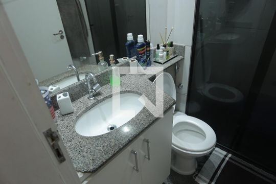 Banheiro  de apartamento para alugar com 2 quartos, 65m² em Samambaia, Brasília