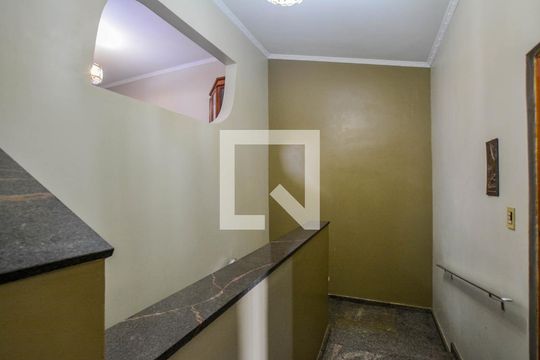 Escada de casa à venda com 4 quartos, 256m² em Santa Terezinha, Santo André