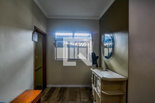 Sala de casa à venda com 4 quartos, 256m² em Santa Terezinha, Santo André
