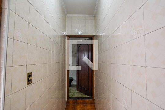 Corredor de casa à venda com 4 quartos, 256m² em Santa Terezinha, Santo André