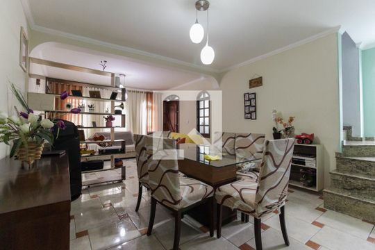 Casa à venda com 3 quartos, 205m² em Vila Giordano, São Paulo