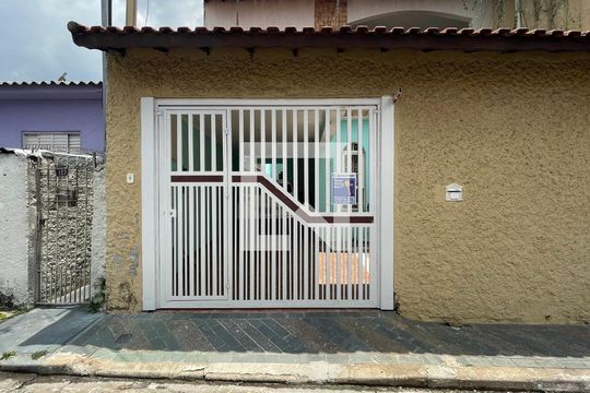 Fachada de casa à venda com 3 quartos, 205m² em Vila Giordano, São Paulo