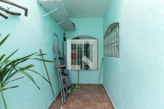 Área Externa de casa à venda com 3 quartos, 205m² em Vila Giordano, São Paulo