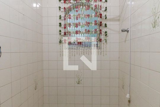Banheiro 2 de casa à venda com 3 quartos, 205m² em Vila Giordano, São Paulo