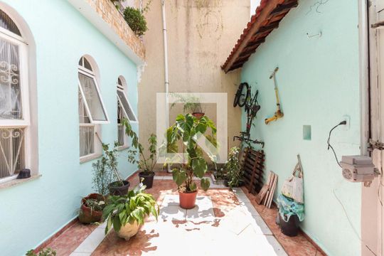 Garagem de casa à venda com 3 quartos, 205m² em Vila Giordano, São Paulo
