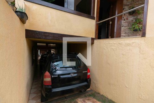 Garagem de casa de condomínio para alugar com 5 quartos, 800m² em Planalto, Belo Horizonte